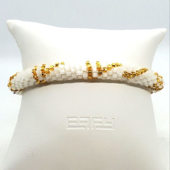 NWT 3 Strands White & Gold Beaded Bracelet - Picture 1 of 5